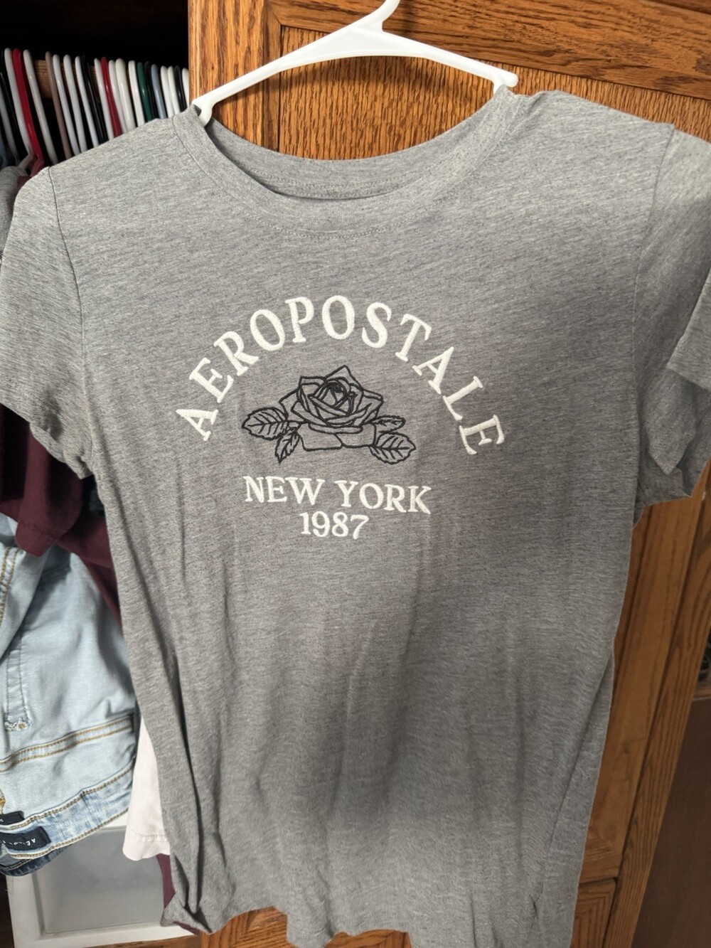 Aeropostale Rose Gray T Shirt Size L